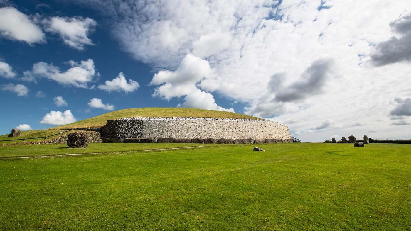 Newgrange — quartz stone façade / white quartz exterior